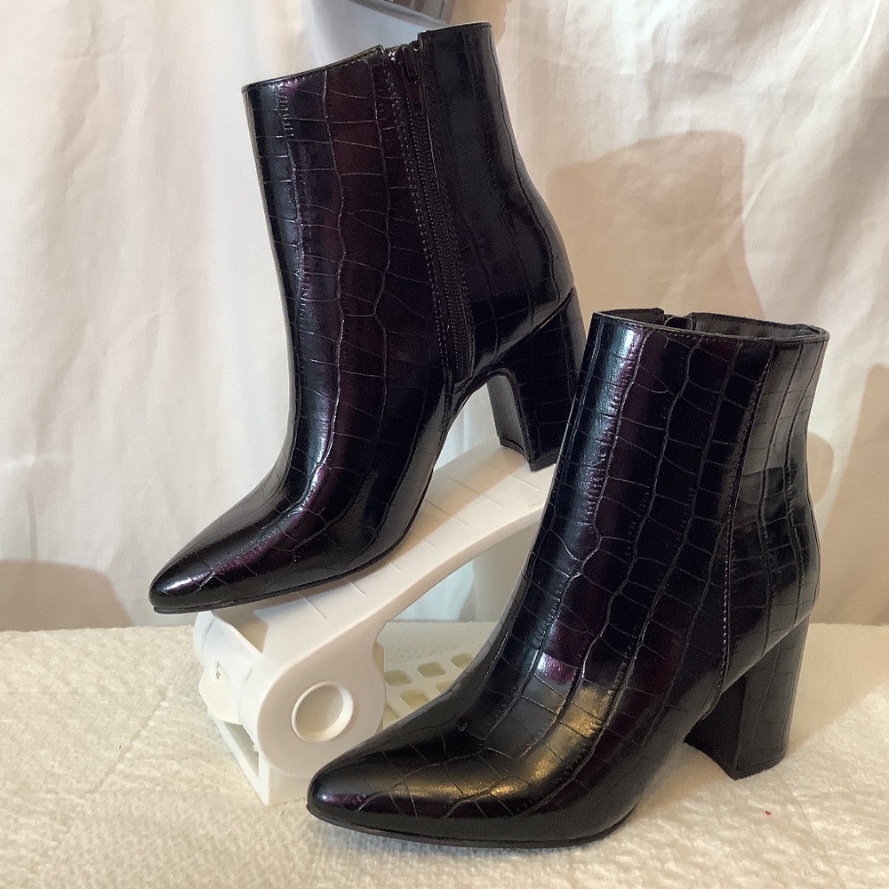 NWOT ESPiRIT Black ‎ faux Croc Booties